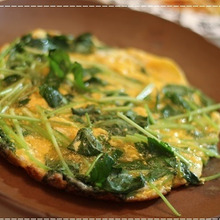 ひっくり返さない!コクたっぷり♪三つ葉の出汁入りオムレツ☆