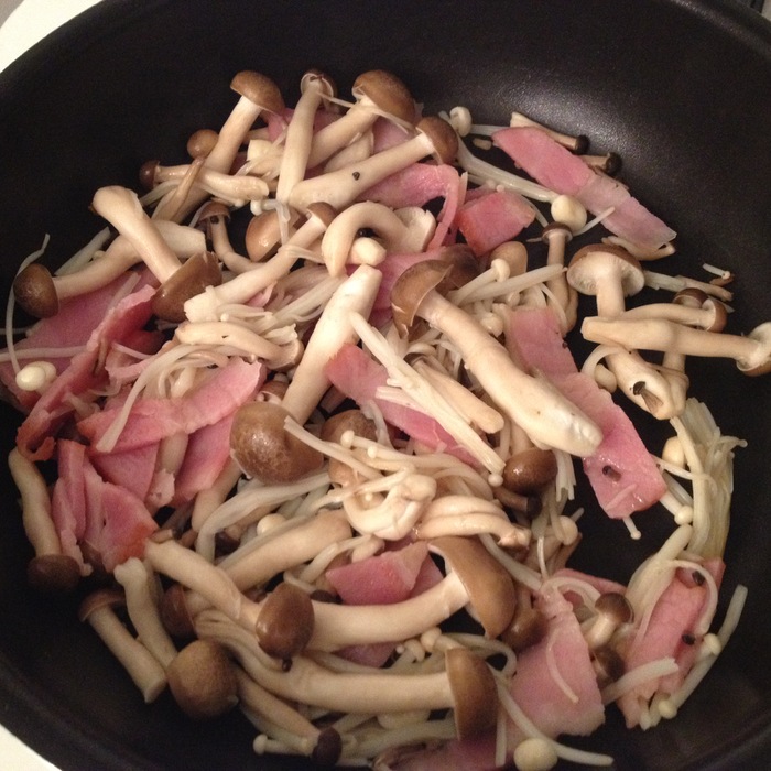 ②パスタをチンしてる間に具を炒める