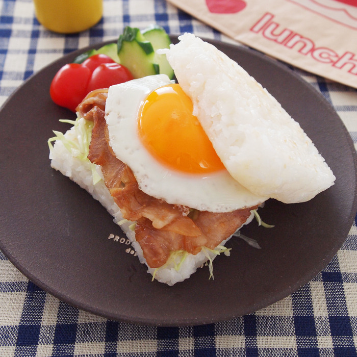 パックごはんの型を活かして簡単「ライスバーガー」!