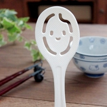 もはや家族の一員?!可愛い立つしゃもじ