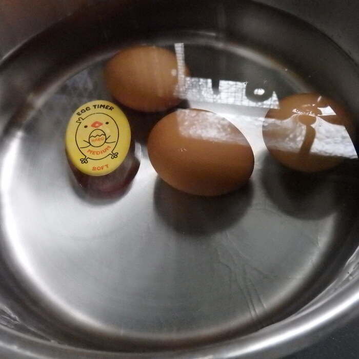 ゆで卵を作ります。