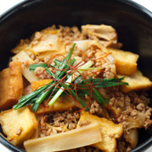 体の調子を整えたい人にも「厚揚げとキムチのそぼろ炒め丼」