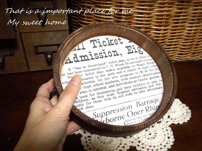 底に英字新聞を敷く