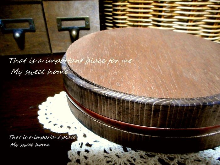 明太子の木箱に塗装する