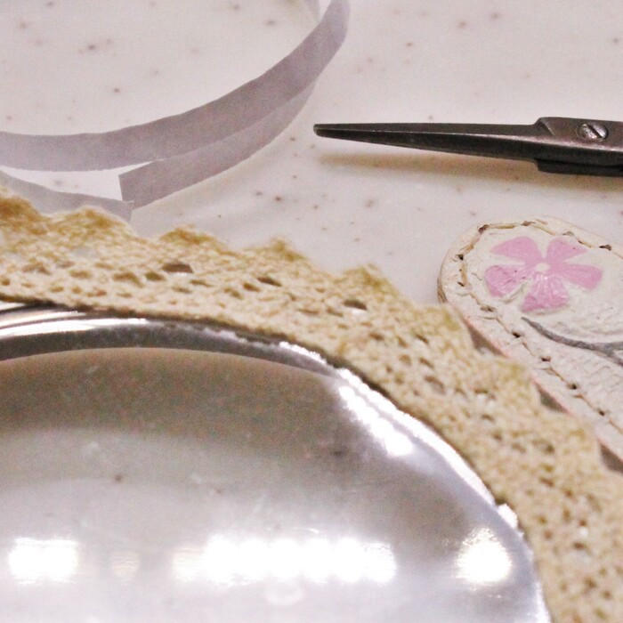 ギャザーを寄せているところです。