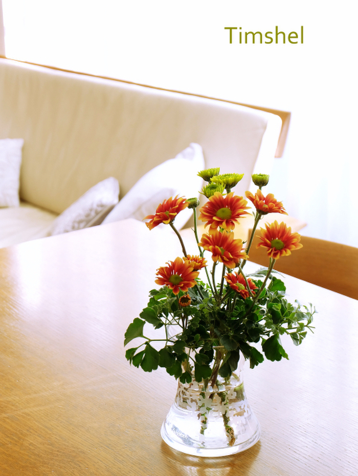 テーブルフラワーは、ハロウィン色に