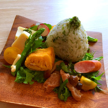 私のお家ランチ♬木の皿がお気に入り( *ˊᵕˋ)ノ♡