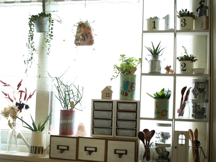 100均とグリーンで!気持ちの上がるキッチン窓辺作り