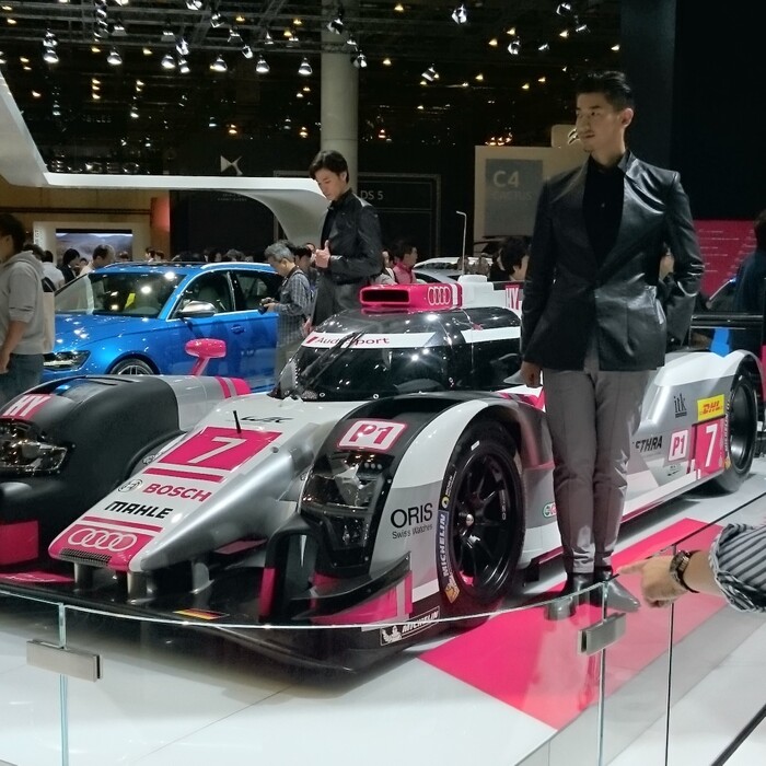 レース用の車も