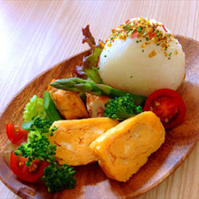 私のお家ランチ♬おにぎりとたまご焼き٩(*´꒳`*)۶