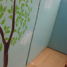 ダンボールだから躊躇なくできる!空色の壁