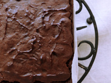 子どもでも簡単に作れる!卵も牛乳も使わない「お豆腐のチョコケーキ」