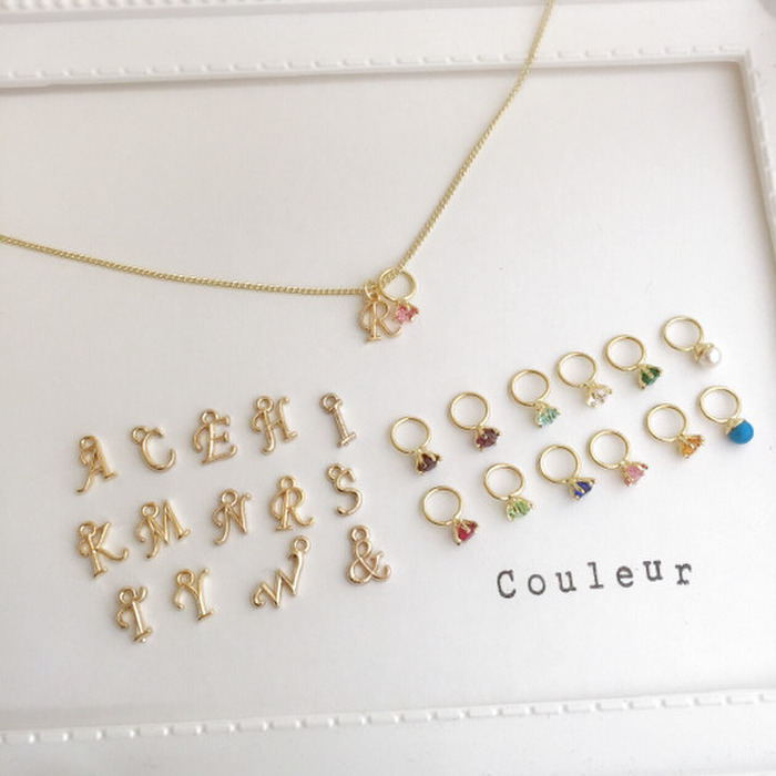 胸元を自分のイニシャルで可愛く飾りたい ベビーリング♡イニシャルネックレス