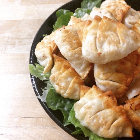 蓮根の歯触りがクセになる!鶏ひき肉のひとくち揚げ餃子