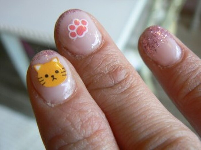 2:市販のシールを使った猫ネイル