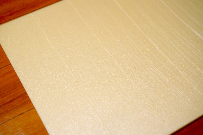 手順2.更に発泡スチロール全体に傷をつける