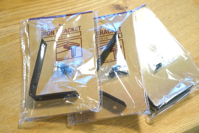 100円のブラケットが使えます。