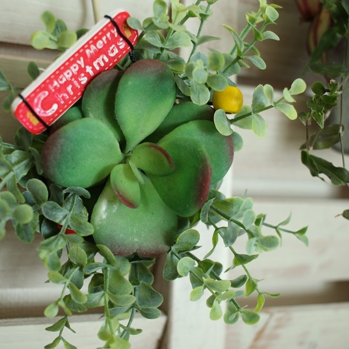 空き缶と100均フェイクで壁掛けクリスマスアレンジ