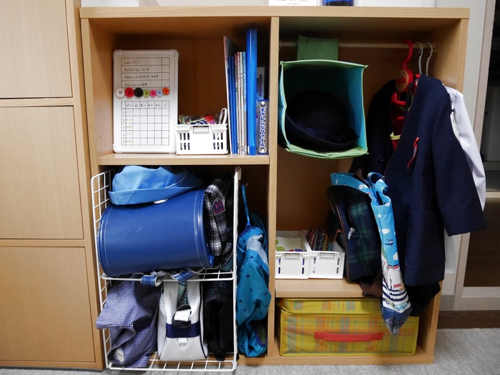 100均グッズで本棚を通園通学用品棚に!