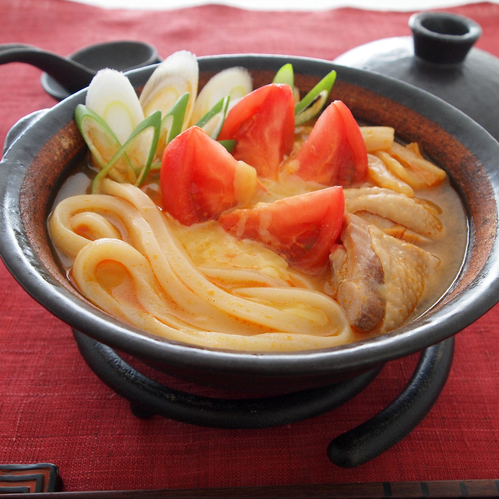うどんが主役のアツアツひとり鍋!「キムチーズうどん鍋」