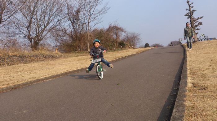 ゆるやかな坂を下る