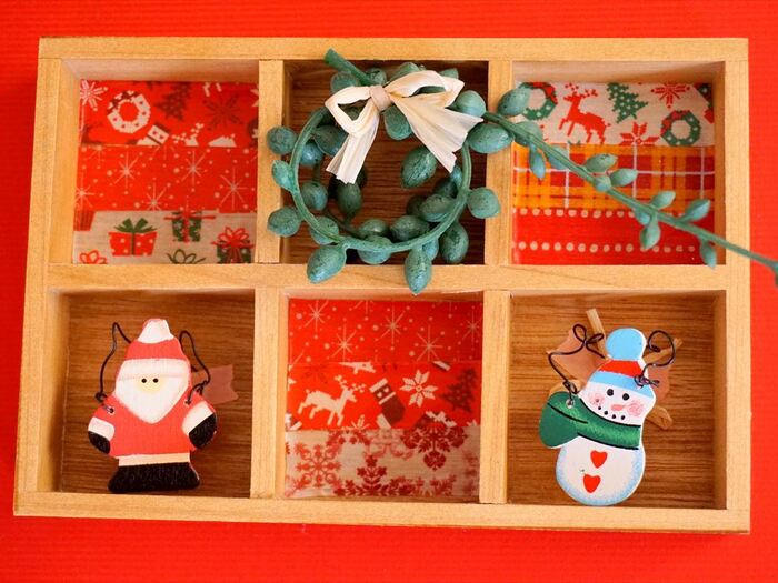 100均素材で簡単リメイク*クリスマスのミニ飾り棚