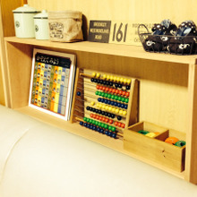 隙間活用!中にもたっぷり収納できる棚をDIY