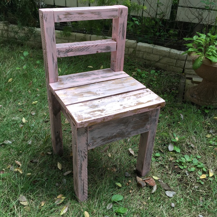 ステイン、ペンキで下地を塗る