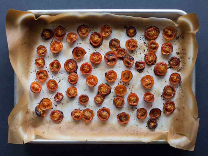 １　トマトをオーブンで焼く