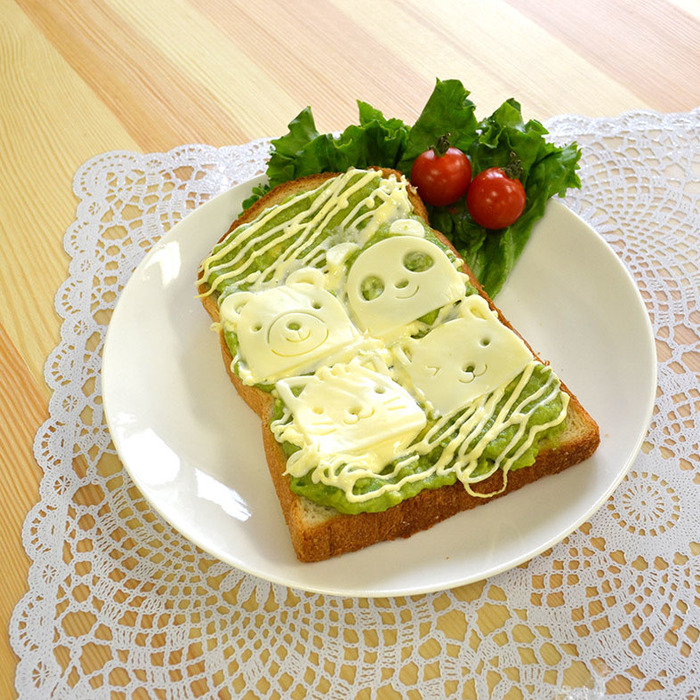 手もみアボカドチーズトースト