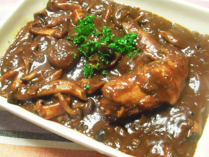 秋はやっぱりキノコでしょ!冬を前にコラーゲンたっぷり 「お肌ピカピカきのこと鶏手羽のカレー」