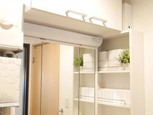 洗面所の吊戸棚 デッドスペースを活用して収納量を増やす