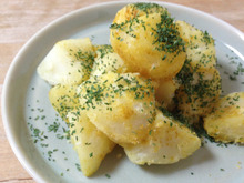 お弁当にも〜手軽で簡単♪ レンジで作るカレー味の粉ふきいも