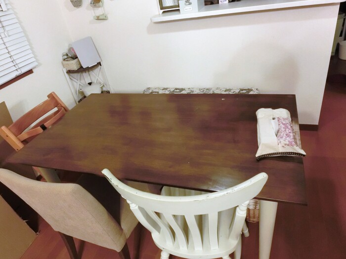 テーブルbefore。普通にダサいです^^;