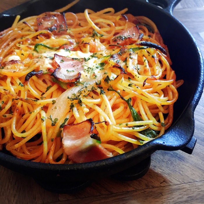 スキレット料理/コンビニパスタで鉄板ナポリタン