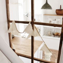 100均木材で簡単窓枠風。3本100円でフレームよりもお得