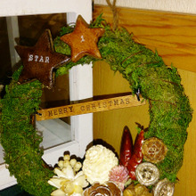簡単!100均の木かる粘土でビスケットみたいなマグネット&アレンジしてクリスマスリース