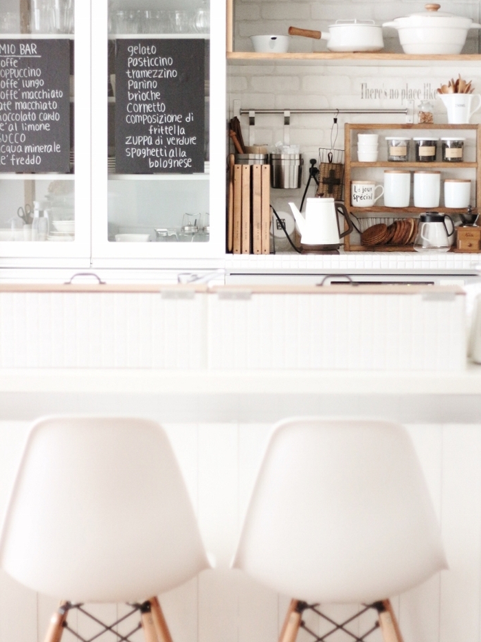 食器棚にはメニュー表を