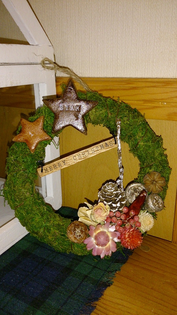 手順⑨上記⑤で作ったものをグルーガンで留める。