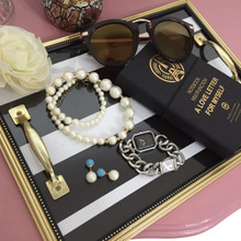 簡単!ダイソーA4フレームでアクセサリートレイ