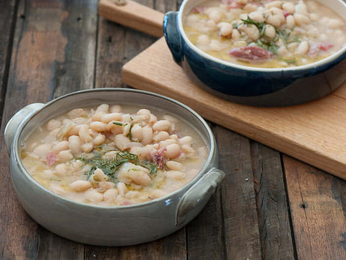 冬に温まる♪じっくり煮込んだ「ハムホックと豆のスープ」