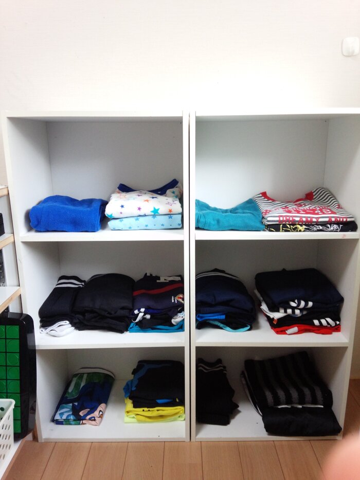 パジャマ、サッカー練習着の棚