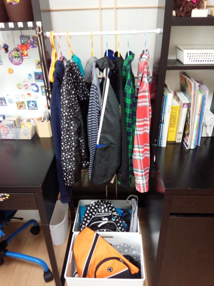 上着はつっぱり棒で!