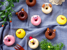 ちょこっとデコで可愛く変身!動物デコドーナツの作り方