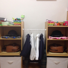 カラーボックスと”ずり落ちない突っ張り棒”で。「園児2人のmyロッカー」