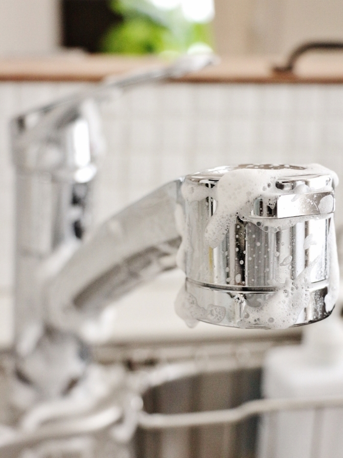 食器洗剤で洗う