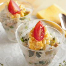 野菜も美味しく食べられる☆小松菜とツナのカップ寿司