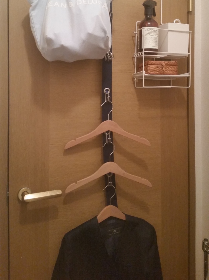 着替えは洗面所で