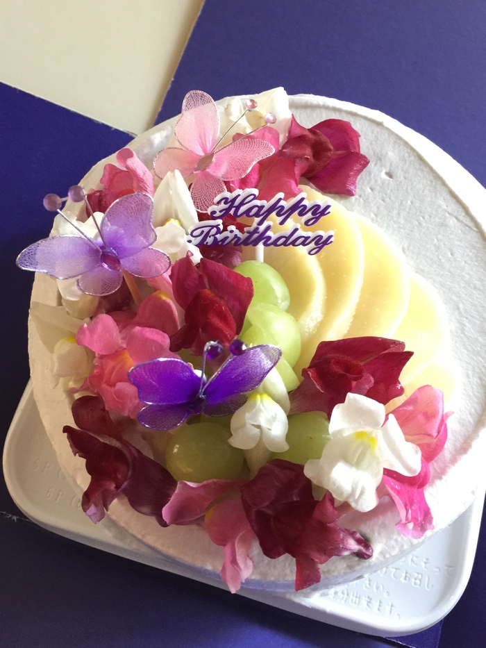 チョウチョのピックでお花畑ケーキ!