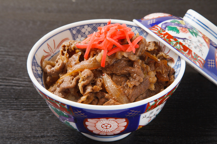 味?トッピング?量?女性に人気の牛丼チェーン店はここだった!